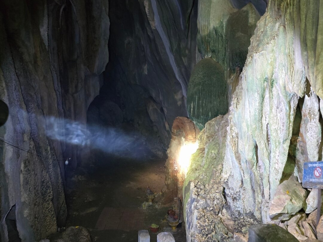 Phnom Chhngok Cave Temple-贡布必去景点
