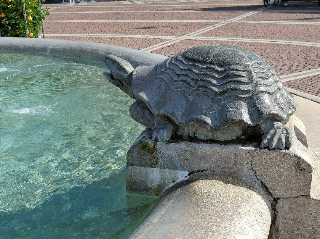 Fontana Delle Sirene-卡托利卡必去景点