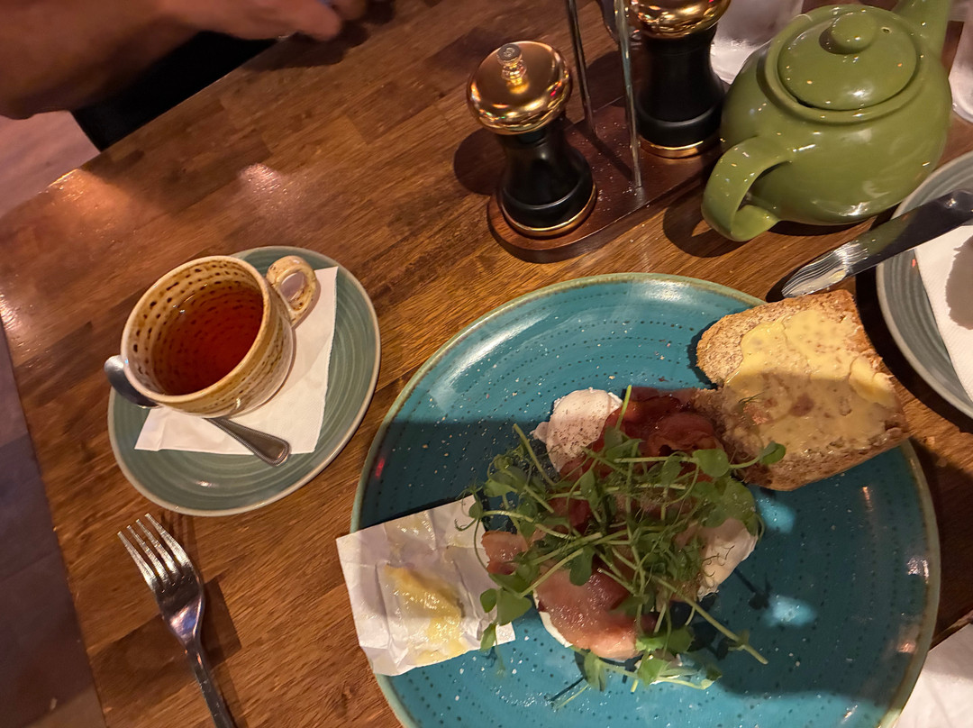 Frank's Bar And Bistro