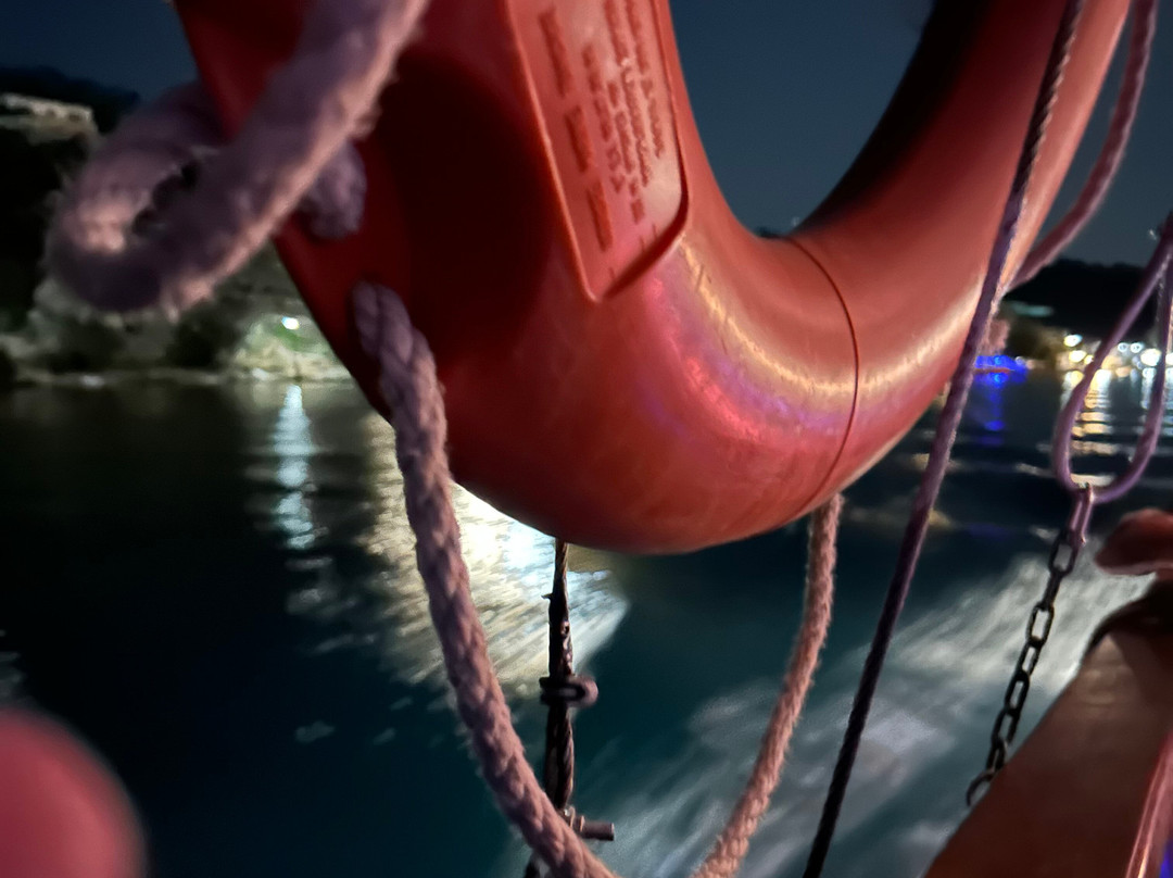 Papanikolis Cruise Boat-Nidri必去景点