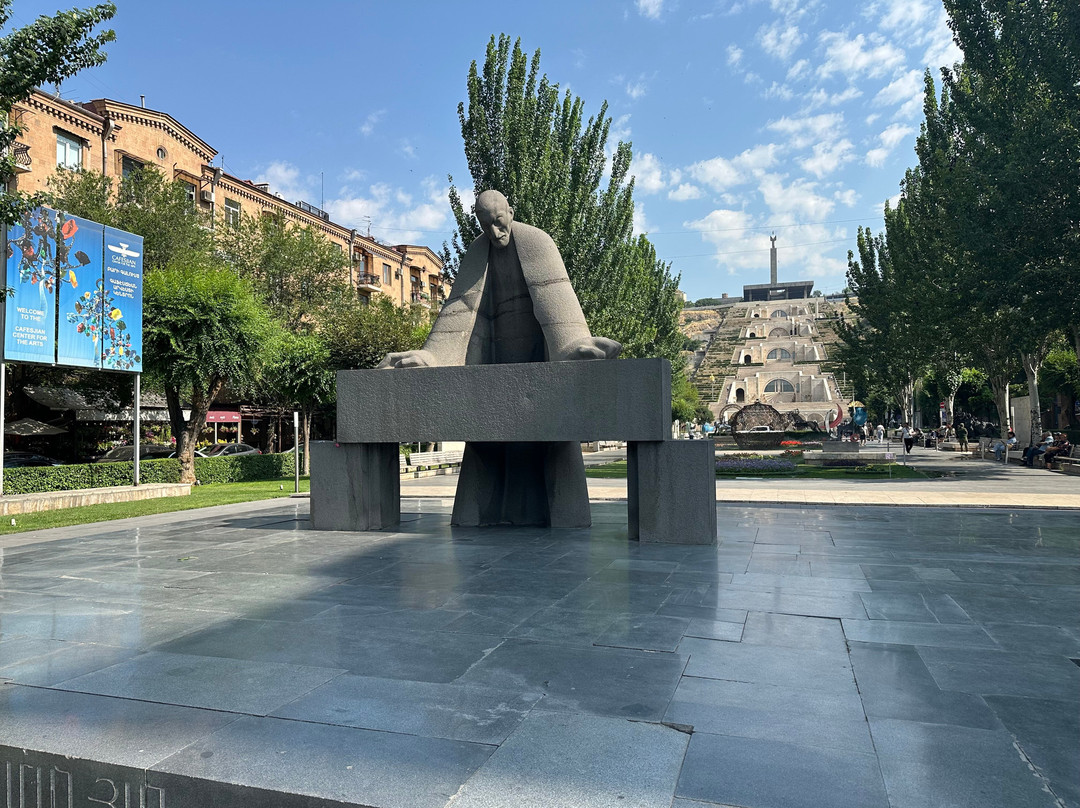 Alexander Tamanyan Statue-埃里温必去景点
