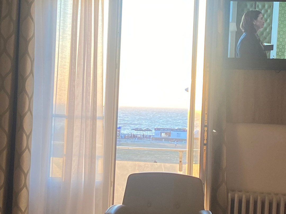 温莎海滨酒店主图