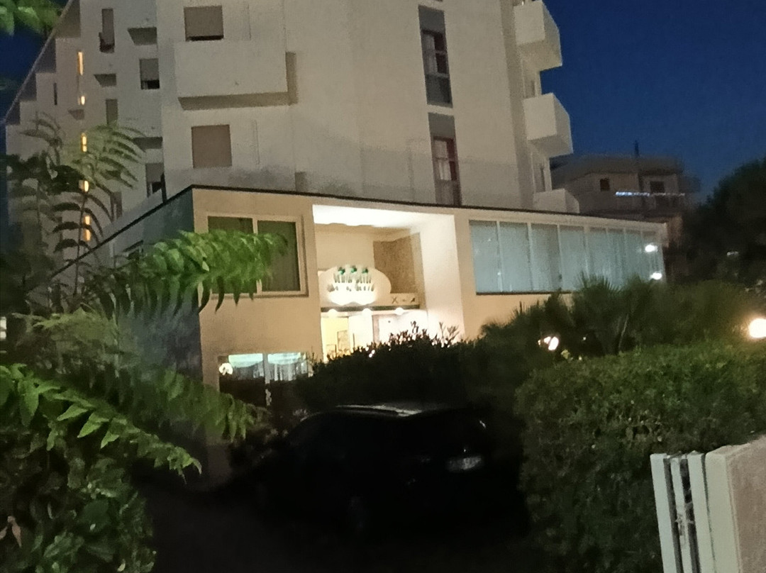 马里那海滩家庭酒店主图