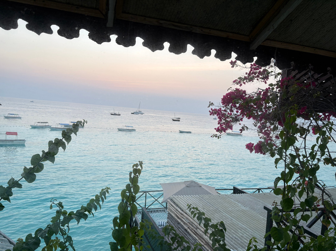 孥归餐馆和美食-Cinnamon And Rooftops Restaurant