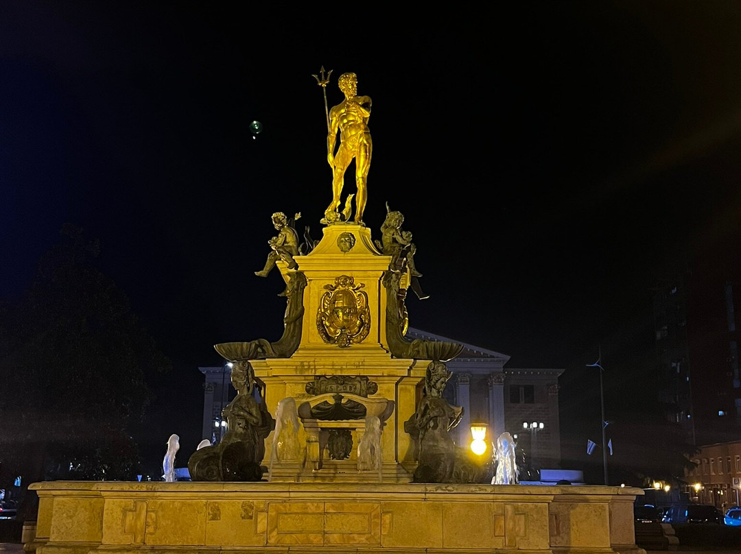 Neptune Fountain-巴统必去景点