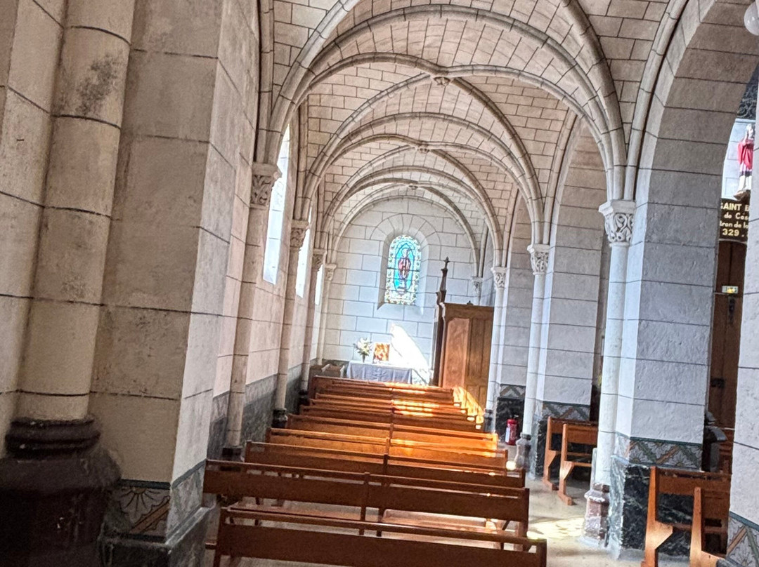 Église Saint-Sauveur-Sanguinet必去景点