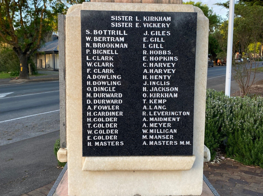 Meadows War Memorial-Meadows必去景点