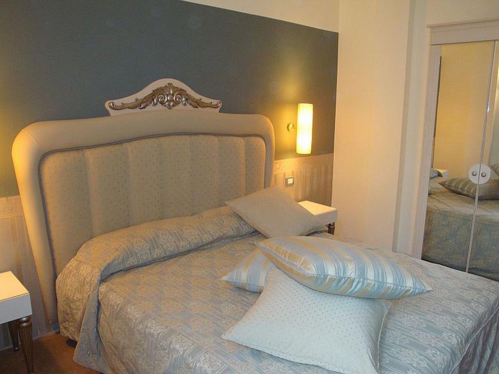 Jr Hotels Oriente Bari-官方