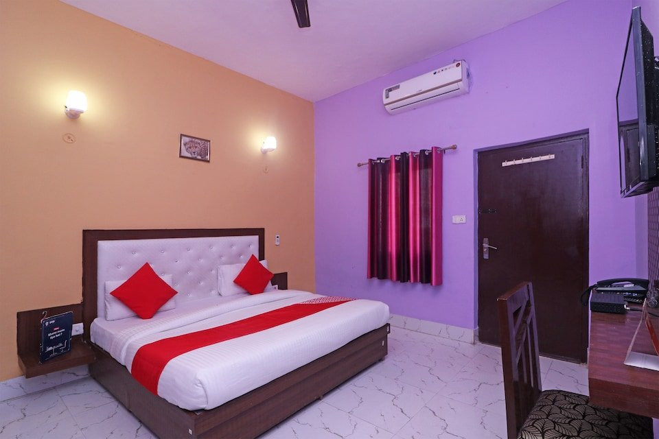 OYO 28195 Corbett Junction