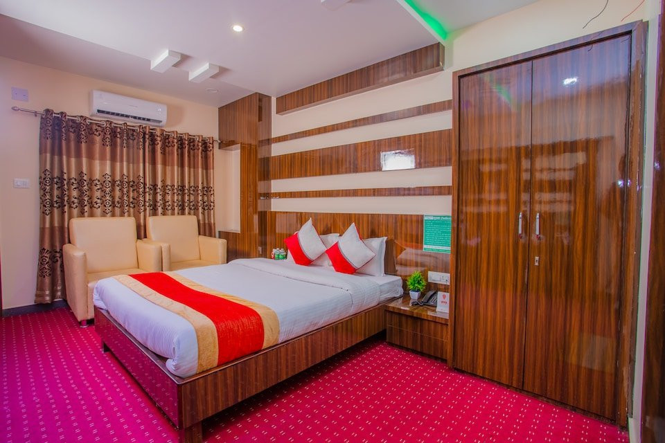 OYO 353 The Green Palace Hotel