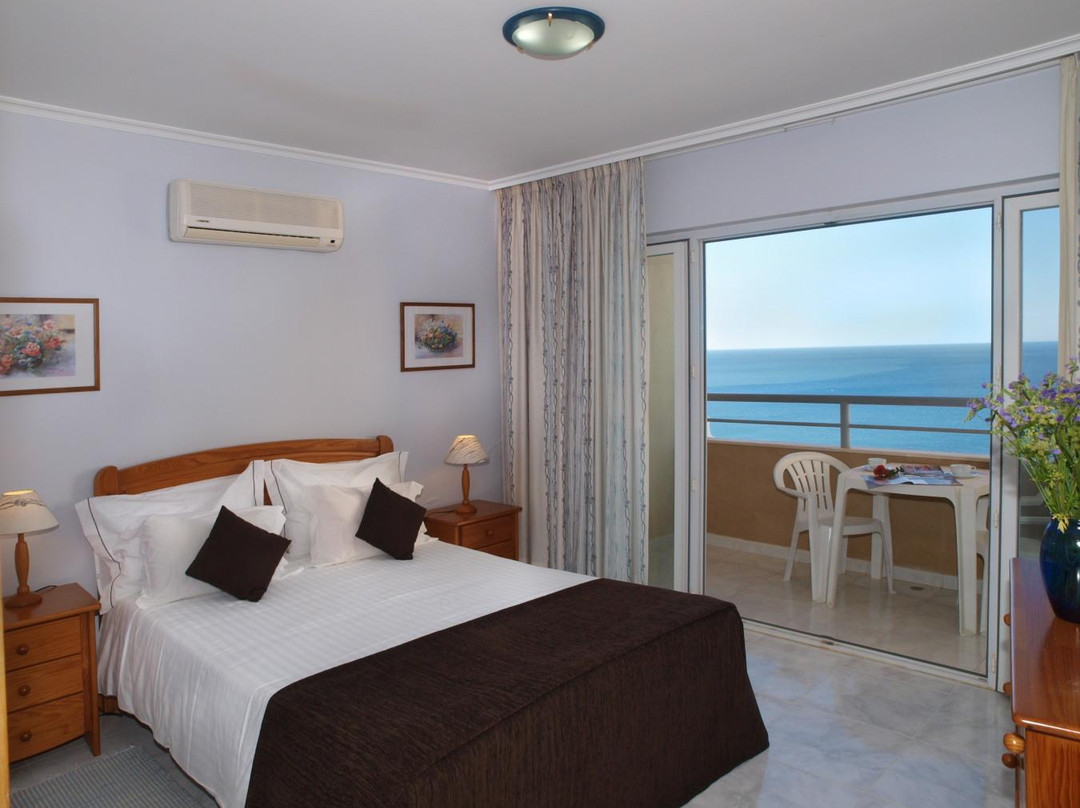 普赖尔洛查酒店住宿-Apartamentos Jardins da Rocha