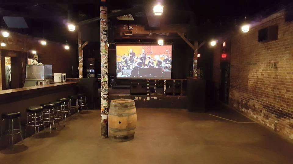 Tontogany旅游景点-Howard's Club H