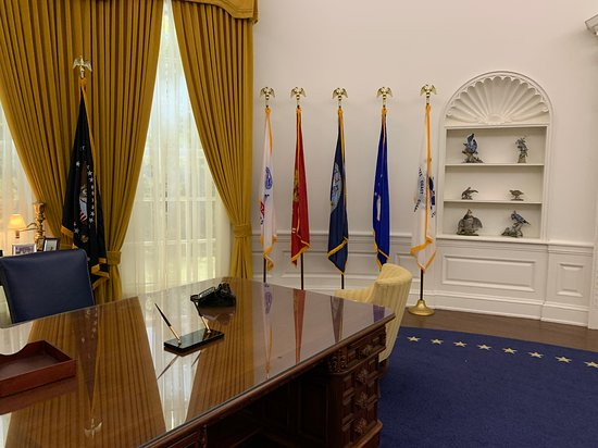 尼克松总统图书馆暨博物馆 -约巴林达必去景点