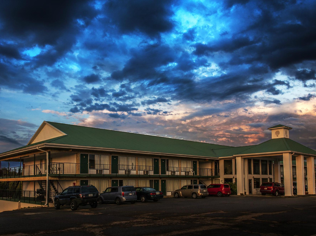 Motel 6 Branson West, MO - Silver Dollar City