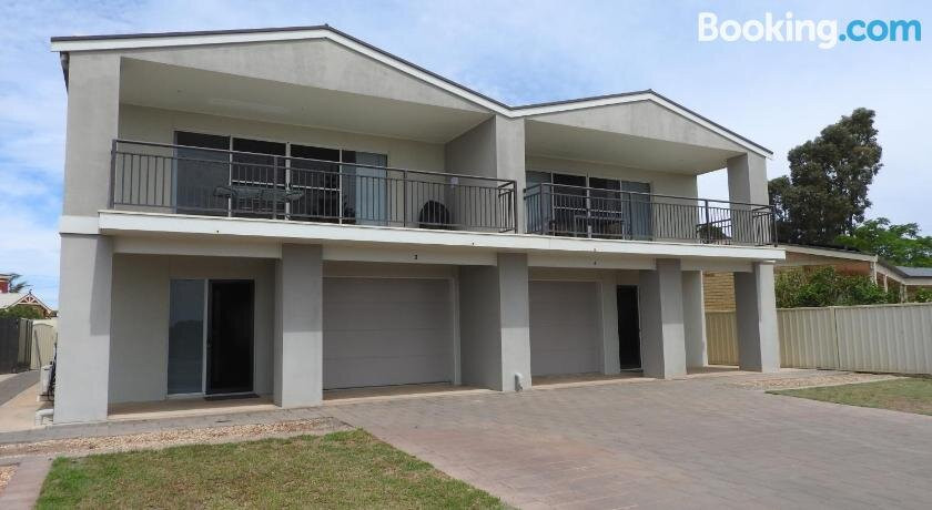 Cowell Holiday Accommodation with harbour views