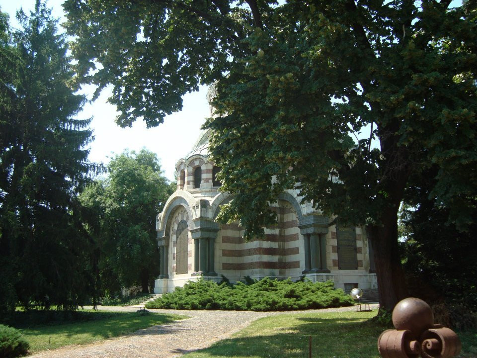 Saint George the Victorious Chapel and Mausoleum景点图片