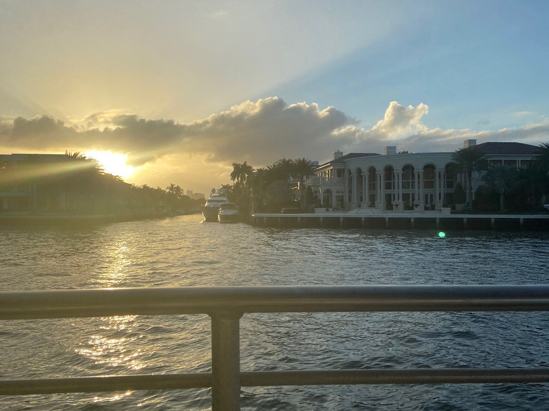 Water Taxi-劳德代尔堡必去景点