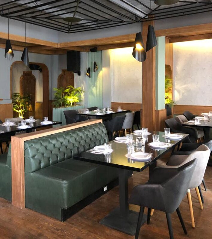 Au Privé