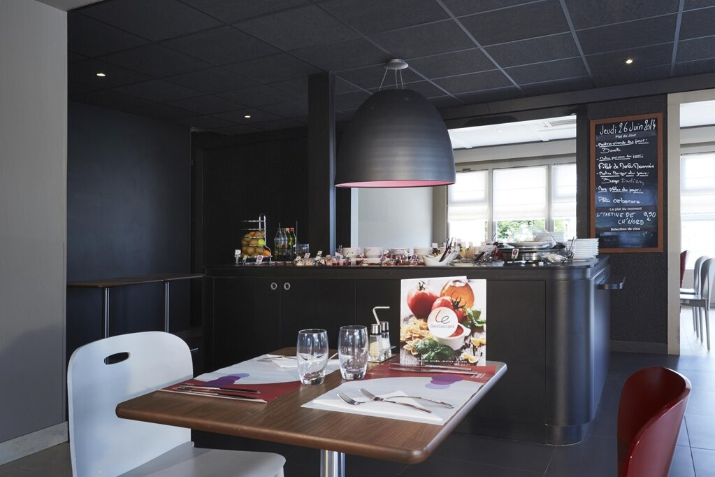 里尔洛姆康铂酒店主图