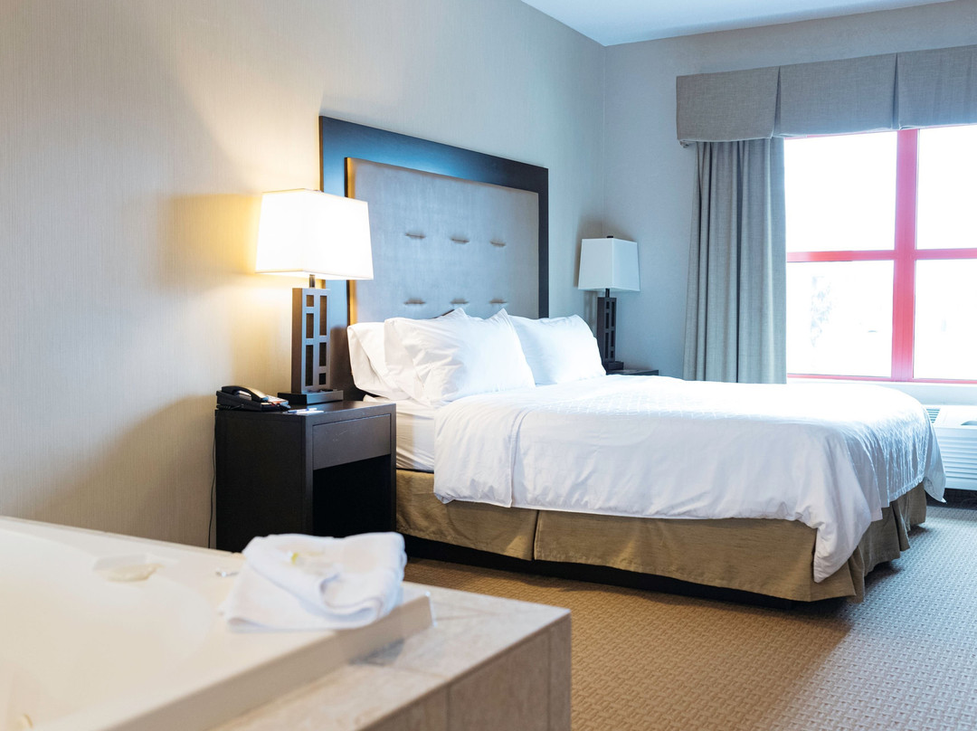 Holiday Inn Express & Suites Olathe North By IHG主图