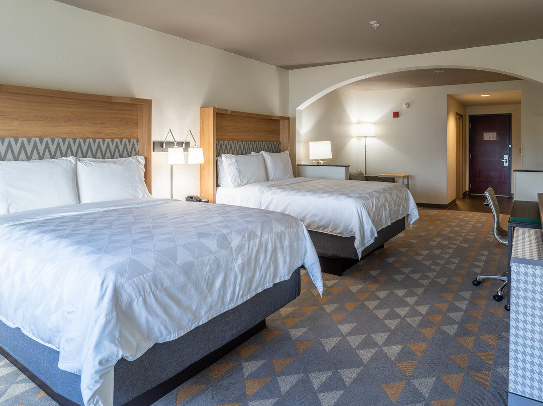 Holiday Inn & Suites Beaufort @ Highway 21 By IHG主图