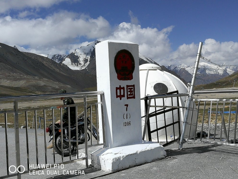 红其拉甫山口界碑景点图片