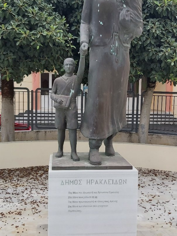 War Memorial (dimos Iraklion Statue)