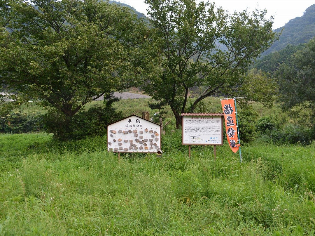 Grave of Tachibanano Hayanari and His Daughter-美咲町必去景点