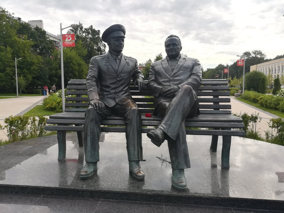 Monument to Sergey Korolev and Yuriy Gagarin景点图片