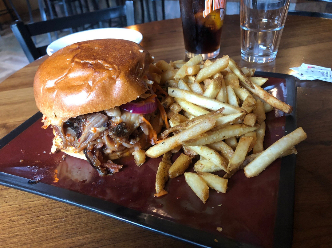 The Jay Village Inn & Restaurant主图