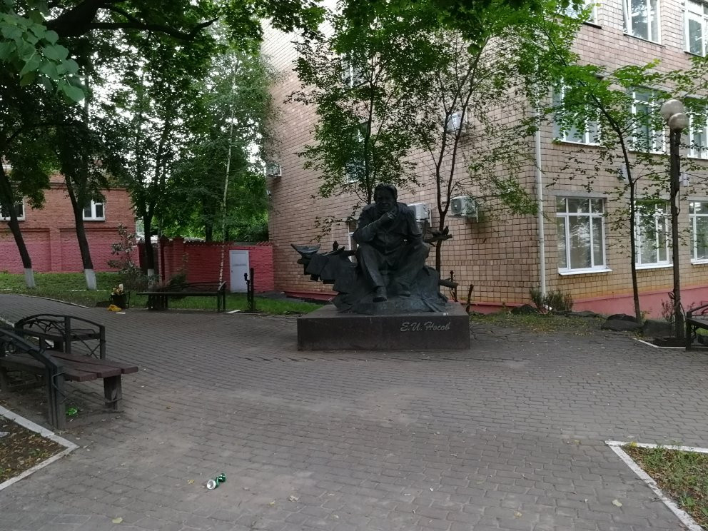 Monument to Ye.I. Nosov景点图片