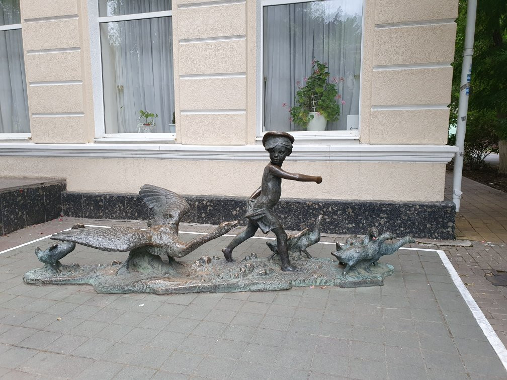 Sculpture Nakhalyonok and Geese-罗斯托夫必去景点