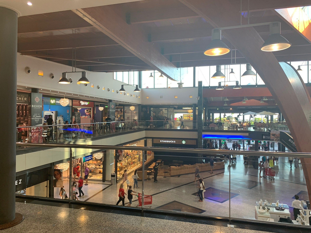 La Canada Shopping Centre景点图片