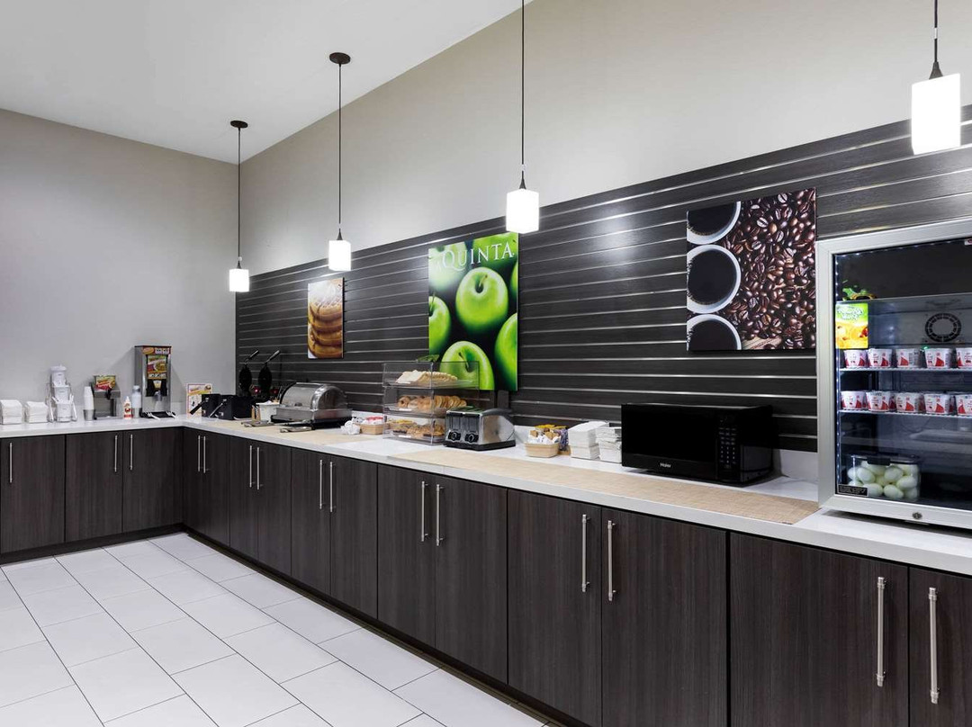 La Quinta Inn & Suites by Wyndham Claremore主图