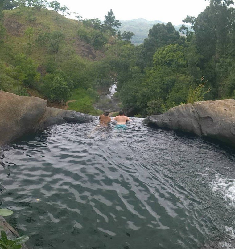 Upper Diyaluma Waterfall景点图片