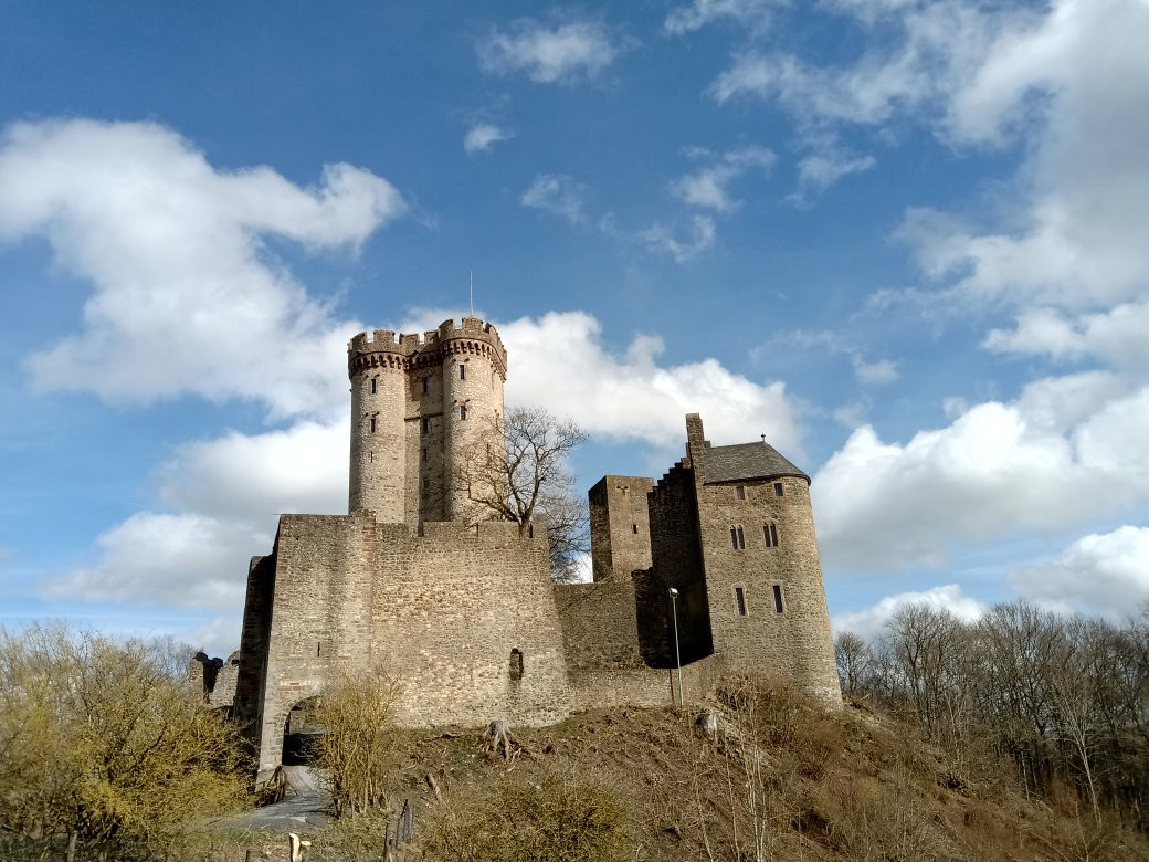 Burg Kasselburg-Pelm必去景点