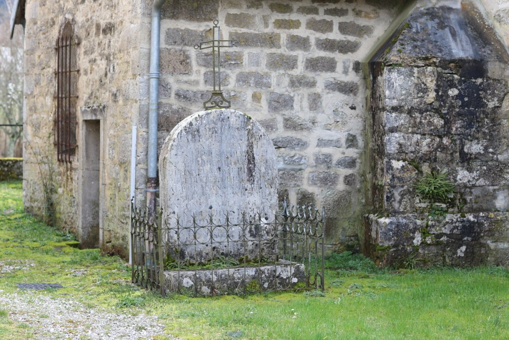 Eglise Saint-Urbain-Nans-sous-Sainte-Anne必去景点