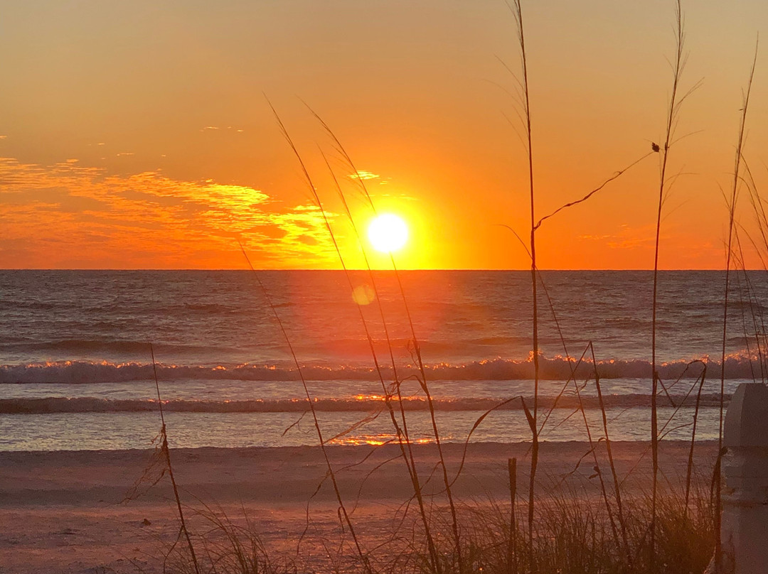 Bungalow Beach Resort主图