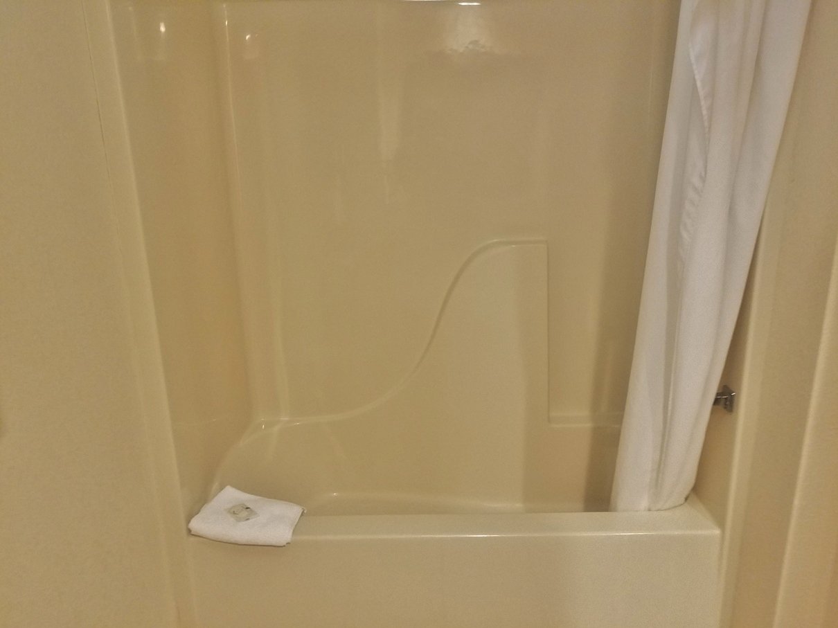 Quality Inn & Suites Boone - University Area-浴室