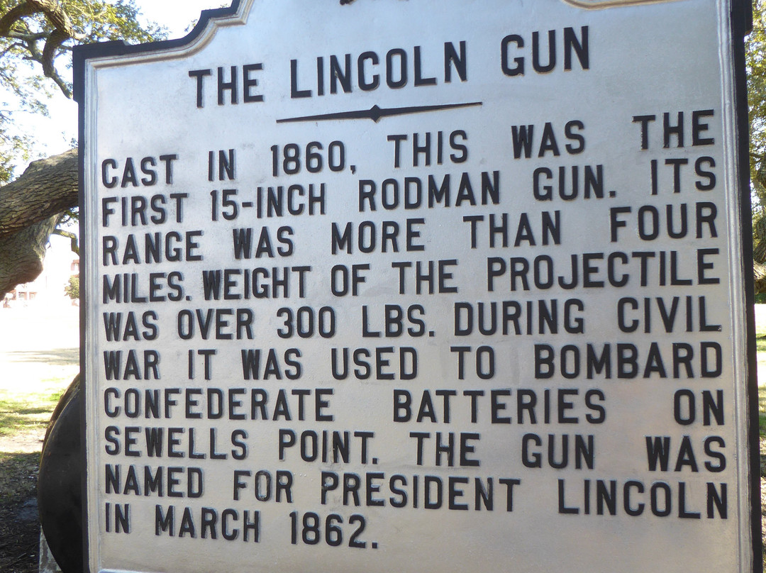 Fort Monroe National Monument-汉普顿必去景点