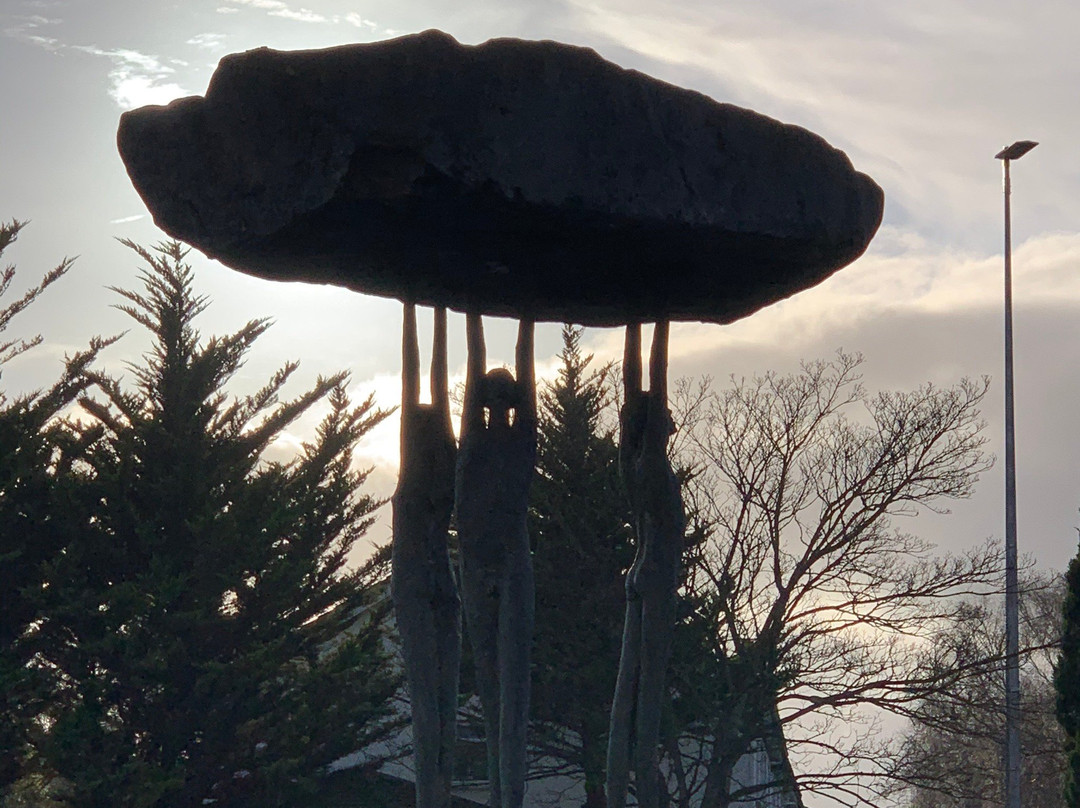 The Blackrock Dolmen Sculpture景点图片