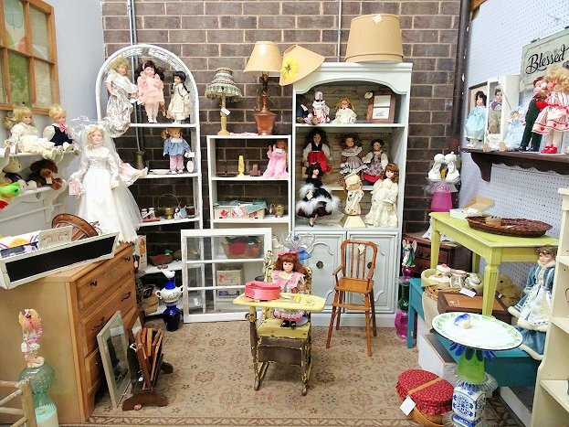 Ageless Treasure Antique Center景点图片
