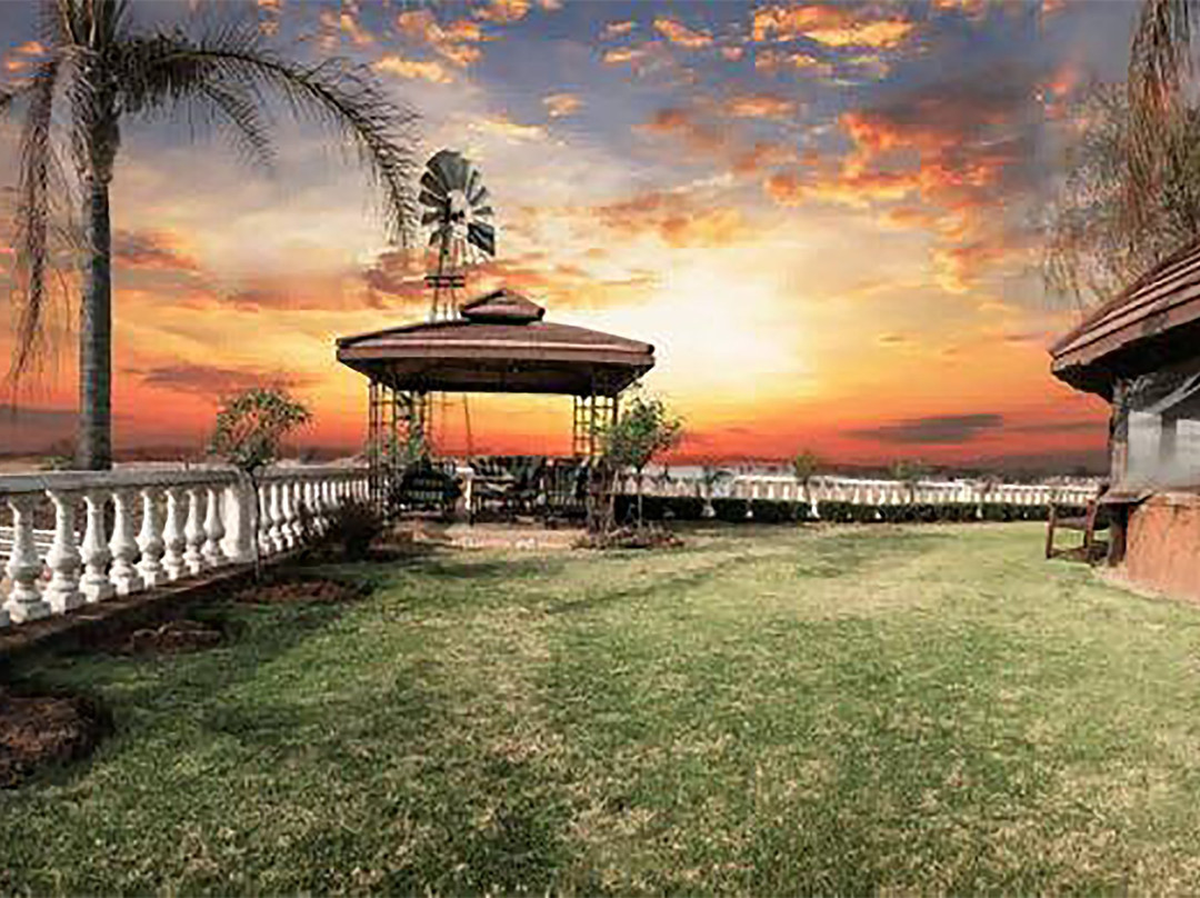 Flamingo’s Nest Boutique Hotel主图