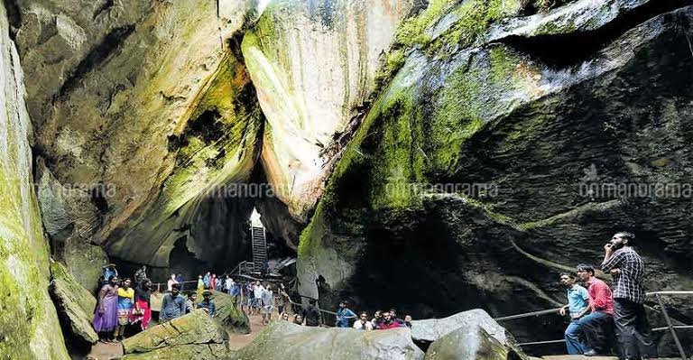 Edakkal Caves景点图片
