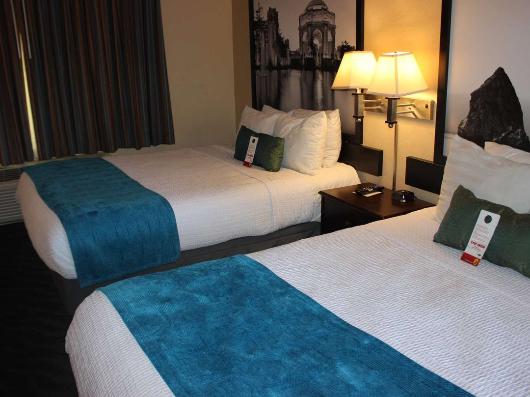 伯克利速8酒店主图