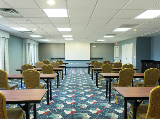 安肯尼希尔顿恒庭旅馆&套房酒店主图