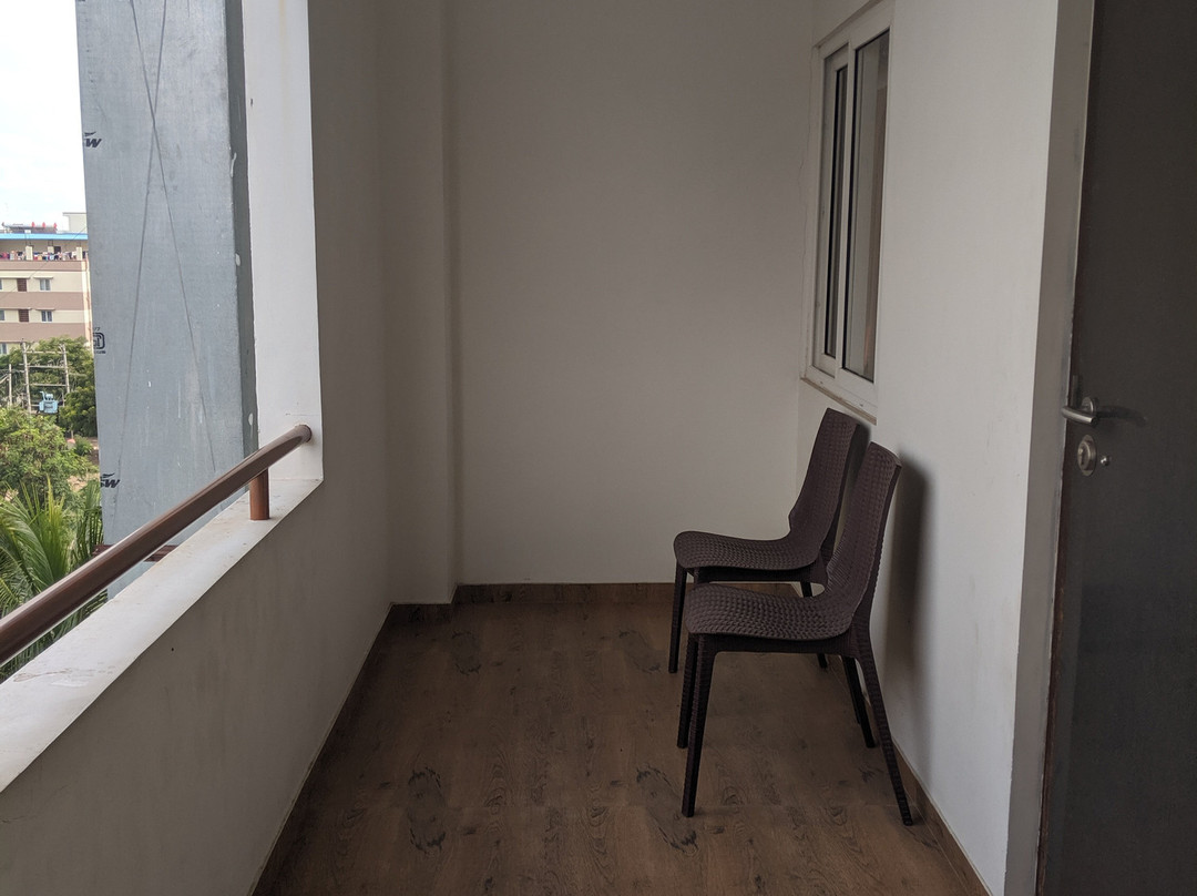 Holiday  Residency主图