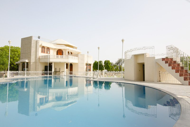 Stardom Resort Jaipur-泳池