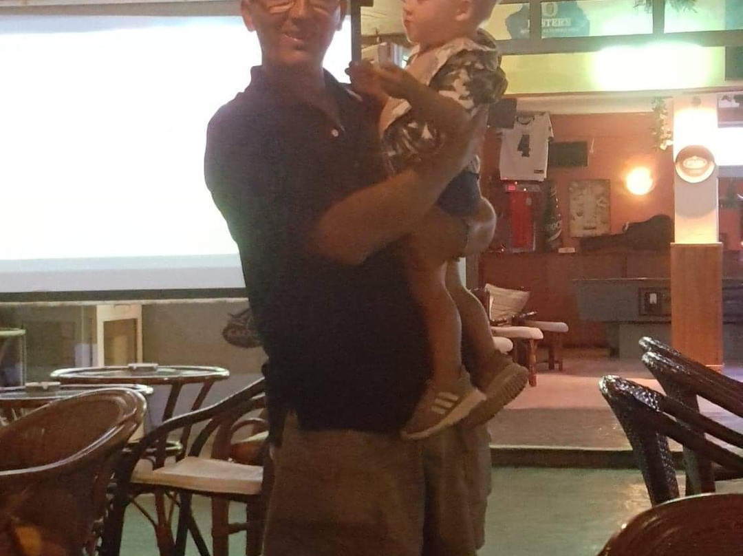 Kazzoos Cocktail Bar-Agios Georgios必去景点