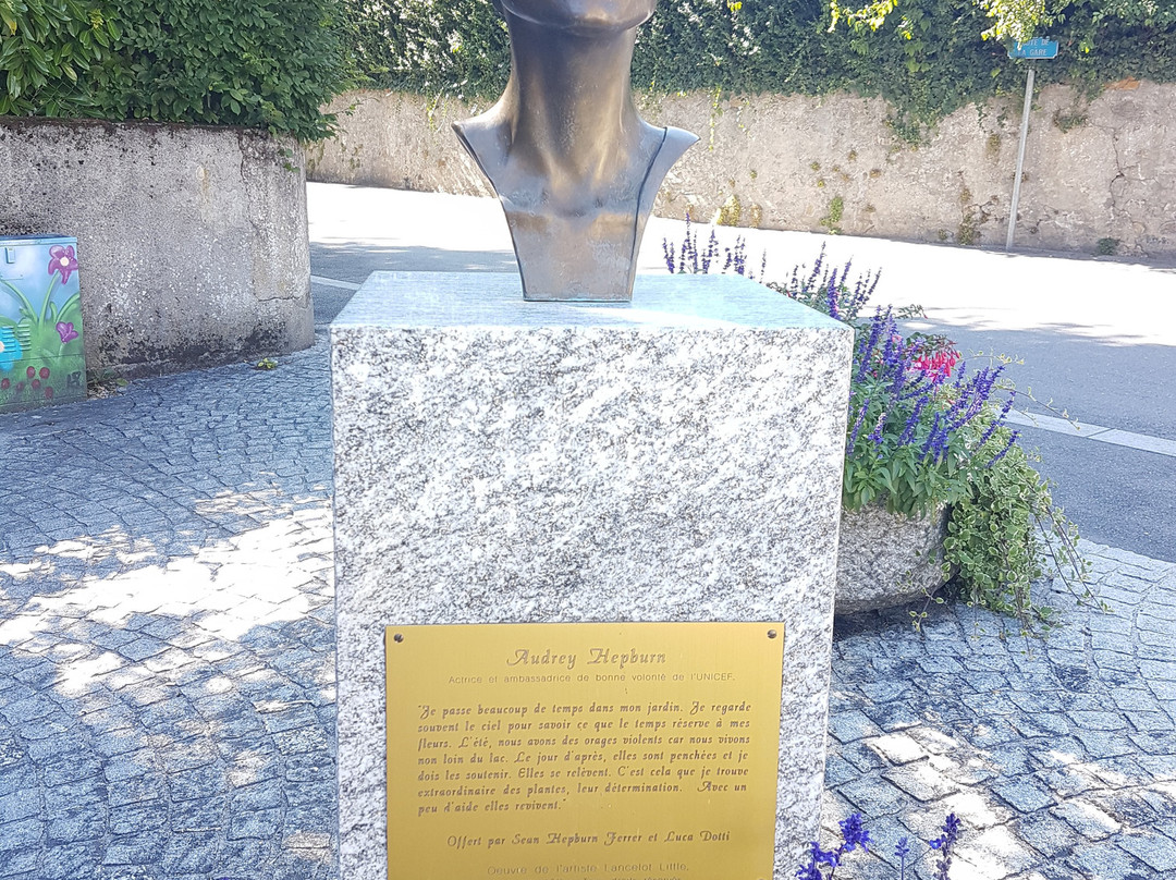 Audrey Hepburn's Grave-Tolochenaz必去景点